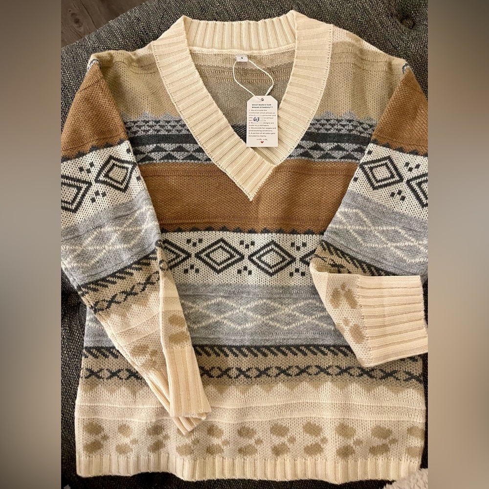🌵NWT Women’s Boutique Multicolor Patterned Sweater🩶